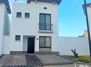 Casa · 296m² · 3 Recámaras · 2 Estacionamientos · Casa en Venta El Condado Corregidora Queretaro