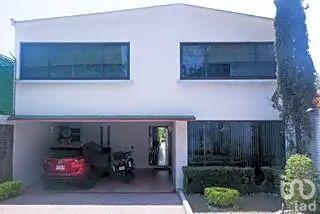 Casa · 350m² · 3 Recámaras · 6 Estacionamientos · Venta Casa en La Zona de Mayor Plusvalía de Las Águilas