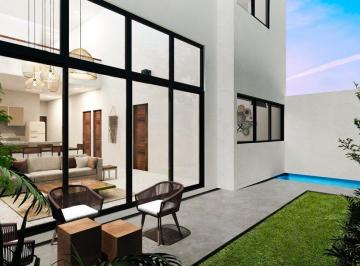 Casa · 131m² · 3 Recámaras · 2 Estacionamientos · En Venta Casa en Playa del Carmen de 3 Habitaciones con Alberca y Gym