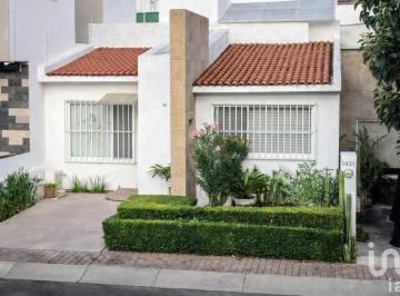 Casa · 110m² · 2 Recámaras · 1 Estacionamiento · Venta de Casa en El Refugio, Querétaro Querétaro