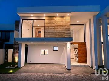 Casa · 270m² · 4 Recámaras · 3 Estacionamientos · Casa en Venta en Ramal de La Tijera Tlajomulco de Zúñiga Guadalajara Jalisco