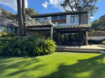 Casa en condominio de 4 habitaciones, Valle de Bravo · Casa en Condominio en Venta Avándaro