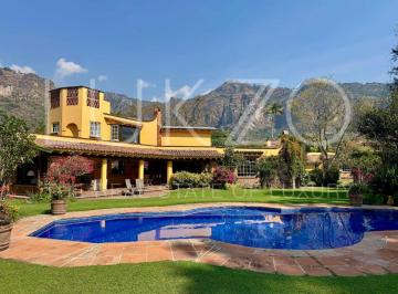 Casa de 7 habitaciones, Tepoztlán · Casa con 7 Habitaciones en Venta en Barrio Santo Domingo