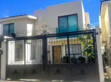 Casa de 2 habitaciones, Zapopan · Casa en Renta en Frac. El Campestre