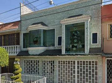 Departamento de 4 habitaciones, Ecatepec de Morelos · Casa en Venta en Jardines de Santa Clara, Ecatepec de Morelos, Mex.
