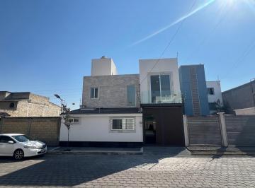 Casa · 243m² · 3 Recámaras · 3 Estacionamientos · Casa en Santa María Magdalena Ocotitlan