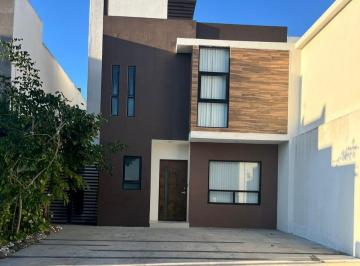 Casa · 3 Recámaras · 2 Estacionamientos · Casa en Lomas de La Rioja