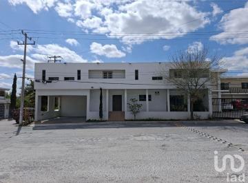 Casa · 288m² · 3 Recámaras · 2 Estacionamientos · Amplia Casa en Venta en Esquina, Lomas de Sinai, Reynosa