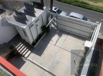Edificio · 570m² · 4 Estacionamientos · Edificio Comercial - Querétaro