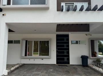 Casa de 3 habitaciones, Benito Juárez · Casa con 160 m² de Superficie de Terreno y 3 Habitaciones en Venta en Supermanzana 332