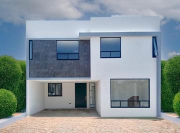 Casa · 174m² · 3 Recámaras · 2 Estacionamientos · Casa en Rancho San José Xilotzingo