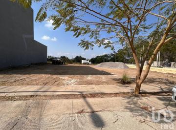 Terreno / Lote · 213m² · Terreno Residencial en Venta con Vista Frente Al Jardín en La Herradura