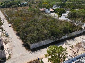 Terreno / Lote · 2000m² · Terreno en Venta, en Esquina en Temozón, Yucatán.