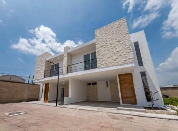 Casa · 235m² · 3 Recámaras · 2 Estacionamientos · Casa en Venta Zona Explanada Plaza Cholula. Pue