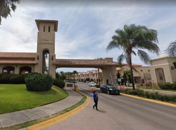 Casa en condominio de 3 habitaciones, Tlajomulco de Zúñiga · Casa en Remate Bancario en Fracc Villa California, a 10 Min de Parroquia San Juan Pablo II