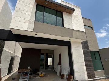 Casa · 284m² · 4 Recámaras · 2 Estacionamientos · Casa en Venta en Fraccionamiento Seterra