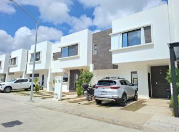 Casa · 157m² · 3 Recámaras · 2 Estacionamientos · Casa en Venta de Tres Habitaciones Altaria