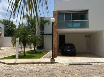 Casa · 237m² · 3 Recámaras · 2 Estacionamientos · Casa en Renta en Privada Sta Gertrudis Copo a 3 Cuadras del Periférico Norte Mérida