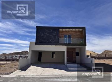 Casa · 305m² · 4 Recámaras · Casa en Venta en Dominion con Recámara en Planta Baja