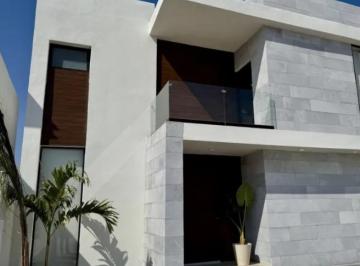 Casa · 264m² · 3 Recámaras · 3 Estacionamientos · Casa en Fraccionamiento El Condado