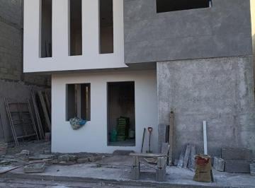 Casa de 3 habitaciones, Pachuca · Santa Julia. 140 m² Terreno. 3 Niveles. Modernista. Privada. 3rec. Nueva. a Pasos de Colosio. Ultima