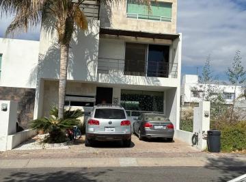 Casa · 321m² · 4 Recámaras · 2 Estacionamientos · Casa en Residencial El Refugio