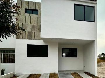 Casa · 135m² · 4 Recámaras · 2 Estacionamientos · Casa en Ciudad Maderas Residencial Querétaro