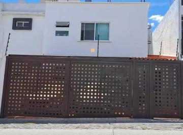 Casa · 230m² · 3 Recámaras · 2 Estacionamientos · Casa en Fraccionamiento Milenio 3a Sección