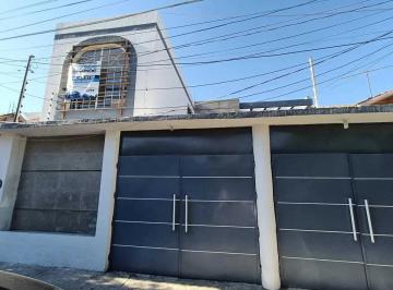 Casa · 365m² · 5 Recámaras · 2 Estacionamientos · Casa en Colinas del Cimatario