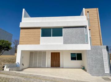 Casa · 373m² · 4 Recámaras · 2 Estacionamientos · Casa en Parque Anáhuac (Lomas de Angelópolis Iii)