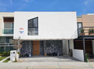 Casa · 232m² · 3 Recámaras · 3 Estacionamientos · Casa Venta - Hacienda Juriquilla Santa Fé