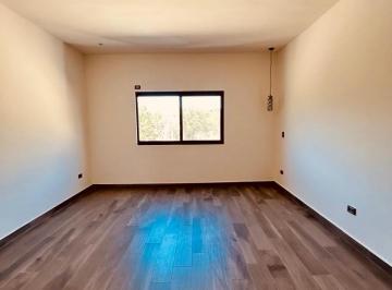 Casa · 583m² · 4 Recámaras · 3 Estacionamientos · Casa en Venta en Castaños del Vergel
