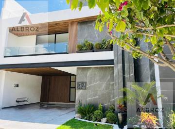 Casa · 391m² · 4 Recámaras · 2 Estacionamientos · Venta Casa Parque Foresta Lomas de Angelopolis