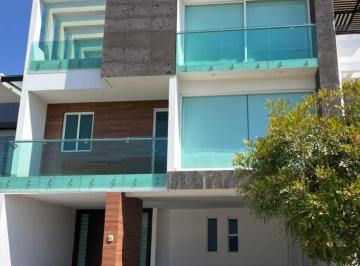 Casa · 4 Recámaras · 2 Estacionamientos · Renta Casa Semiamueblada Parque Chihuahua Lomas de Angelopolis