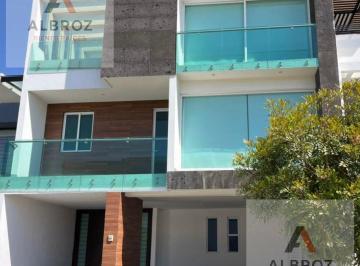 Casa · 4 Recámaras · 2 Estacionamientos · Renta Casa Semiamueblada Parque Chihuahua Lomas de Angelopolis