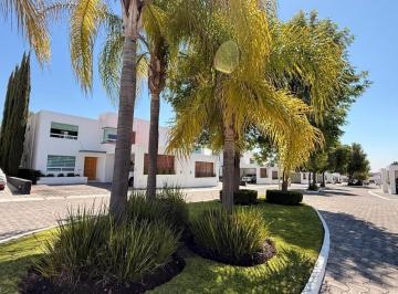 1 · Hermosa Casa de 4 Recámaras y Cuarto de Servicio en La Rica Juriquilla