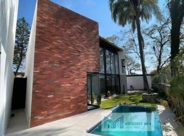 Casa de 4 habitaciones, Cuernavaca · Casa Nueva y Moderna con 300 m² Superficie de Terreno, Alberca y 4 Recámaras en Venta en Acapatzingo