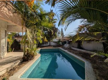 Casa de 4 habitaciones, Cuernavaca · Venta de Casa Para Remodelar en Jardines de Cuernavaca