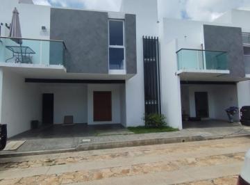 Casa · 210m² · 3 Recámaras · 2 Estacionamientos · Av O. Oriente No. 105. Privada Ladera de Las Lomas, Tuxtla Gutiérrez, Chiapas.