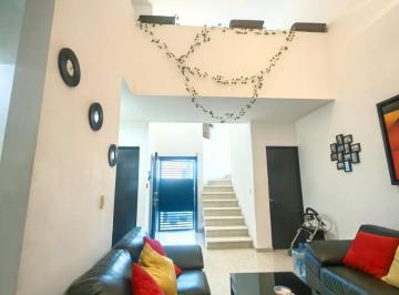 Casa · 177m² · 3 Recámaras · 2 Estacionamientos · Casa en Venta, 3 Recámaras Amueblada, Av 135, Bahía Dorada, Polígono Sur, Cancún