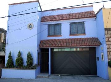 Casa · 380m² · 3 Recámaras · 2 Estacionamientos · Casa en Venta Barrio San Francisco