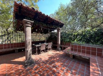 Casa · 450m² · 4 Recámaras · 4 Estacionamientos · Casa con Jardín Para Remodelar en San Jerónimo Lídice