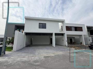 Casa · 350m² · 3 Recámaras · 2 Estacionamientos · Casa en Venta Amorada Residencial Zona Carretera Nacional Santiago