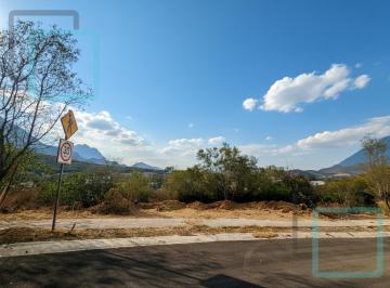 Terreno / Lote · 600m² · Terreno Descendente en Venta Sierra Alta Zona Carretera Nacional Monterrey