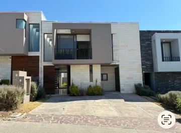 Casa · 180m² · 3 Recámaras · 2 Estacionamientos · Casa en Venta en Altozano El Nuevo Querétaro, Querétaro