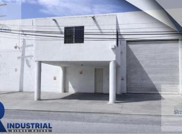 Bodega comercial · 790m² · 4 Estacionamientos · Bodega en Renta en Guadalupe