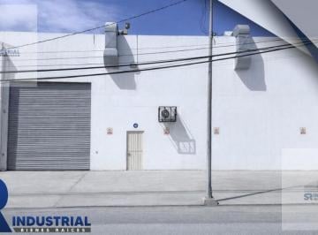 Bodega comercial · 760m² · 4 Estacionamientos · Bodega en Renta en Guadalupe