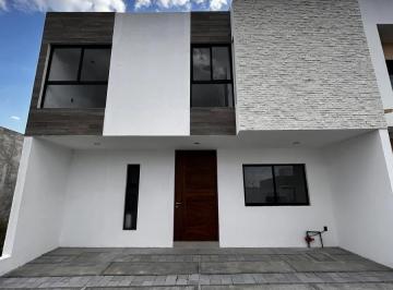 Casa · 190m² · 4 Recámaras · 2 Estacionamientos · Casa en Venta en San Isidro, Querétaro