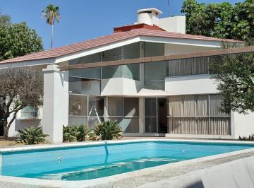 Casa · 519m² · 4 Recámaras · 4 Estacionamientos · Casa en Venta en Esquina. Reforma, Cuernavaca