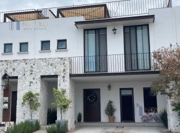 Casa · 245m² · 3 Recámaras · 2 Estacionamientos · Casa en Venta en Querétaro, Fraccionamiento Torre de Piedra, Juriquilla ¡Con Roof Garden!